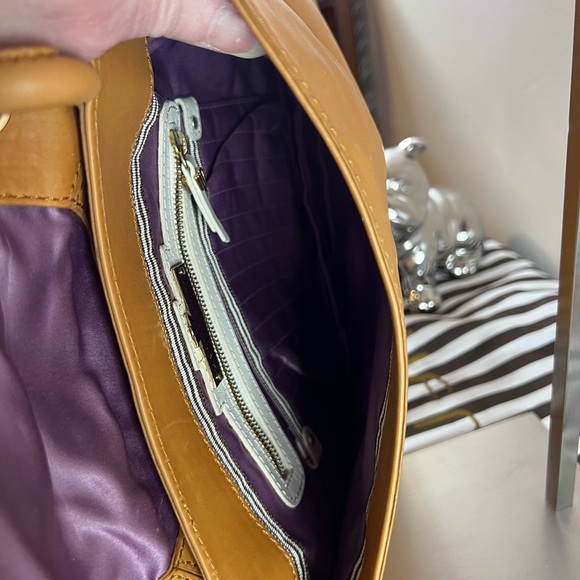 Henri Bendel tan leather fringe front flap crossbody purse - Picture 12 of 13